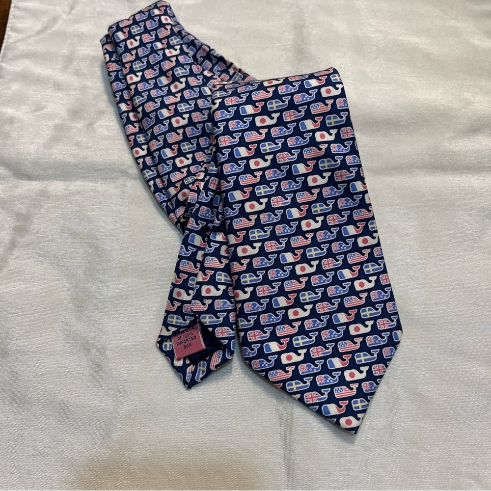 Vineyard Vines Blue American Flag‎ Silk Tie 51”L x 3.25"W Whale Tie
